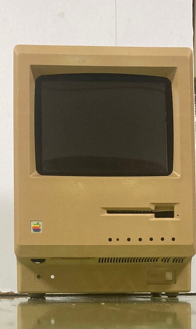 Macintosh 128kフロントPlusリア 9.7インチ液晶モニター付 - メルカリ