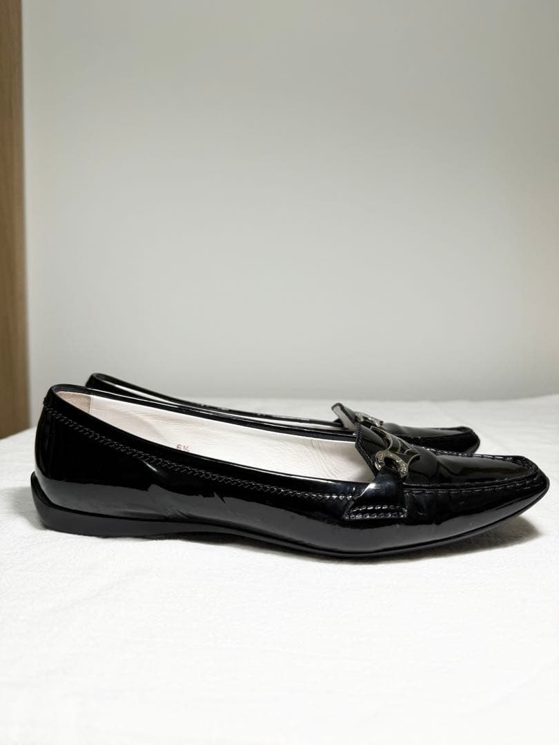 美品 トッズ ローファー エナメル ブラック 6 1/2 23.5cm 金具