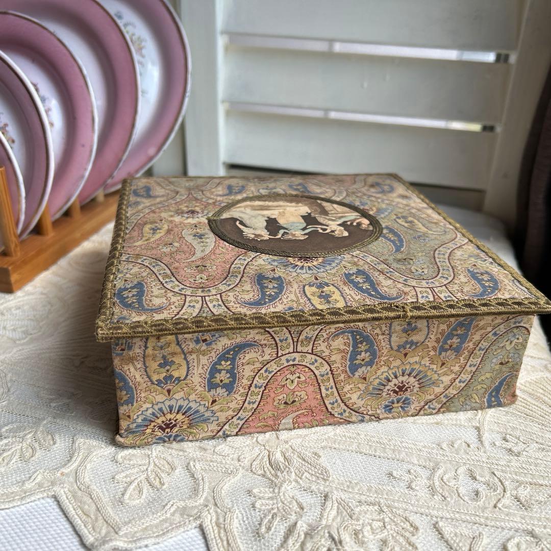 フランスアンティーク ミニョネットとレース、布花 カルトナージュ box