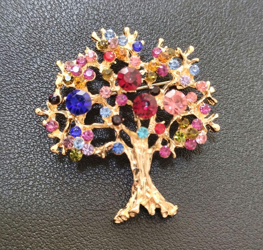 カラフルストーン木のブローチ【新品】 - メルカリ