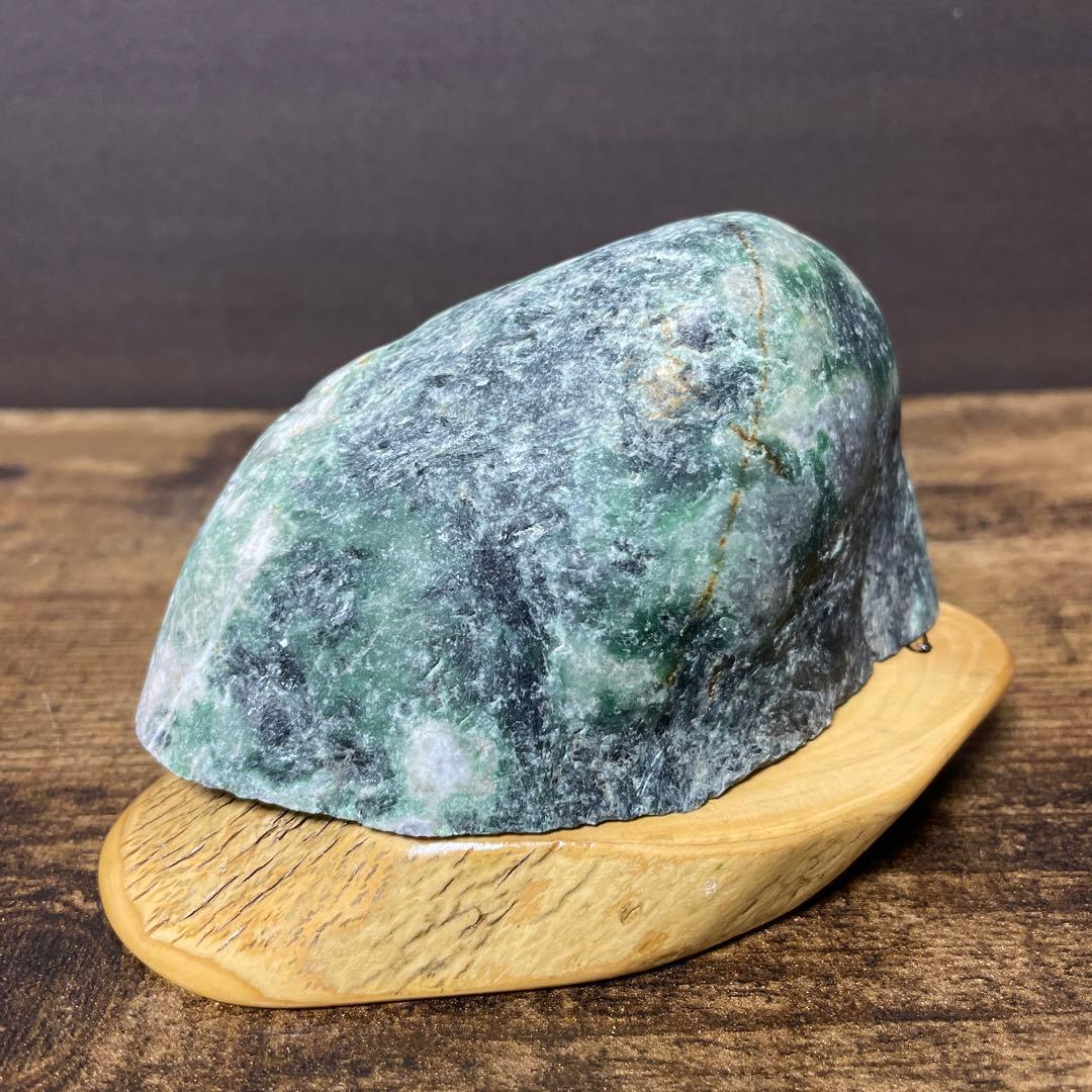 610g 糸魚川 翡翠 緑灰黒 610g 糸魚川 翡翠 緑灰黒 610g 糸魚川 翡翠 緑灰黒 高品質・透過・緑