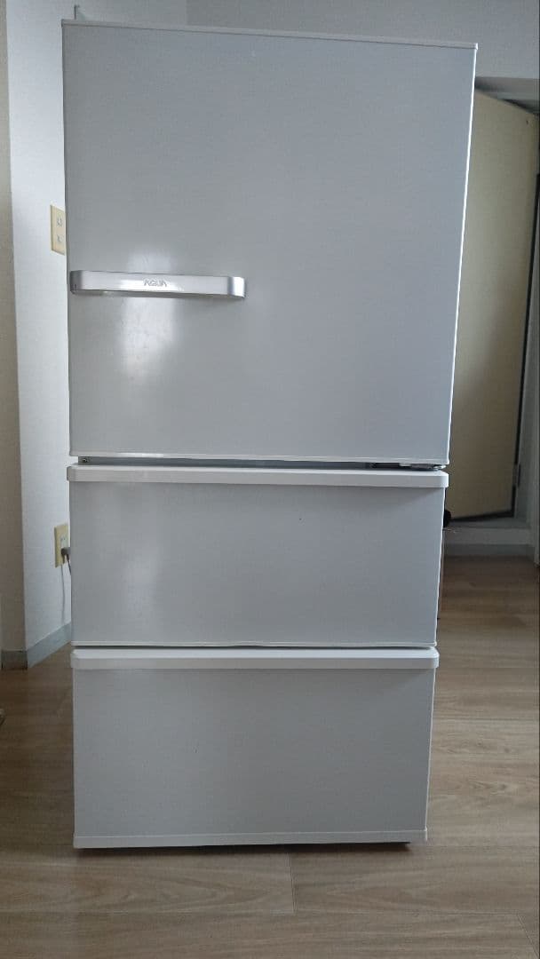 AQUA ノンフロン冷凍冷蔵庫 238L　2021年製 （しま） AQUA、インバーター搭載で省エネ設計の362L/262L冷凍冷蔵庫「FREEZIA＋