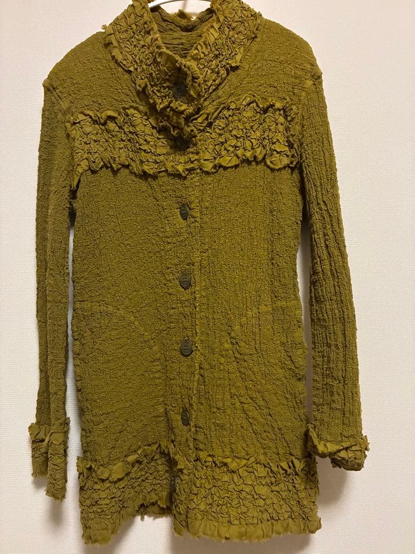 イッセイミヤケ　me フリル付きオリーブグリーン長袖カーディガン イッセイミヤケ me フリル付きオリーブグリーン長袖カーディガン