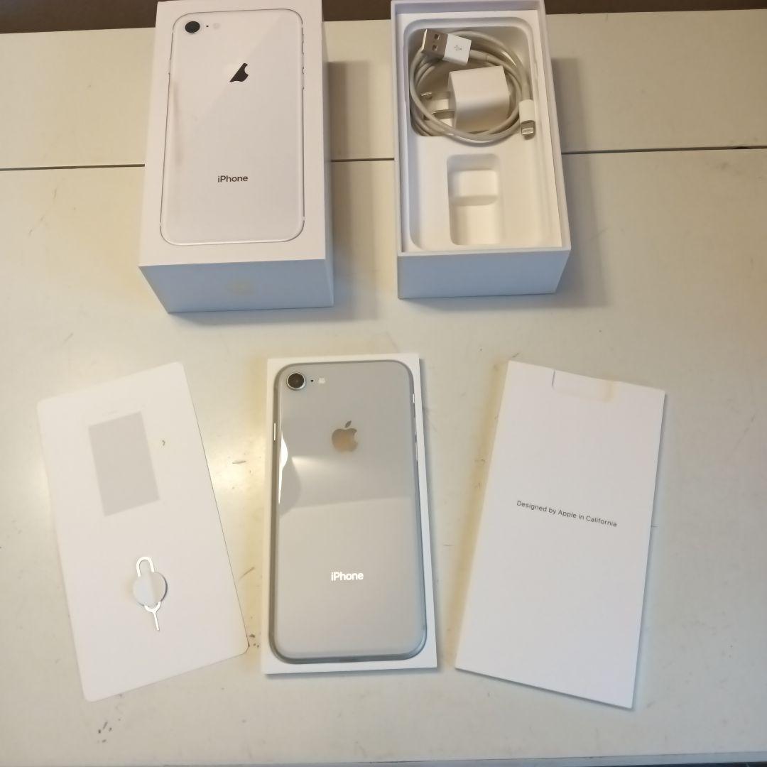 美品Apple iPhone8本体ホワイト バッテリー100%　付属品　箱付 iPhone 8 本体 ◎64GB/箱あり/大きな傷なし！