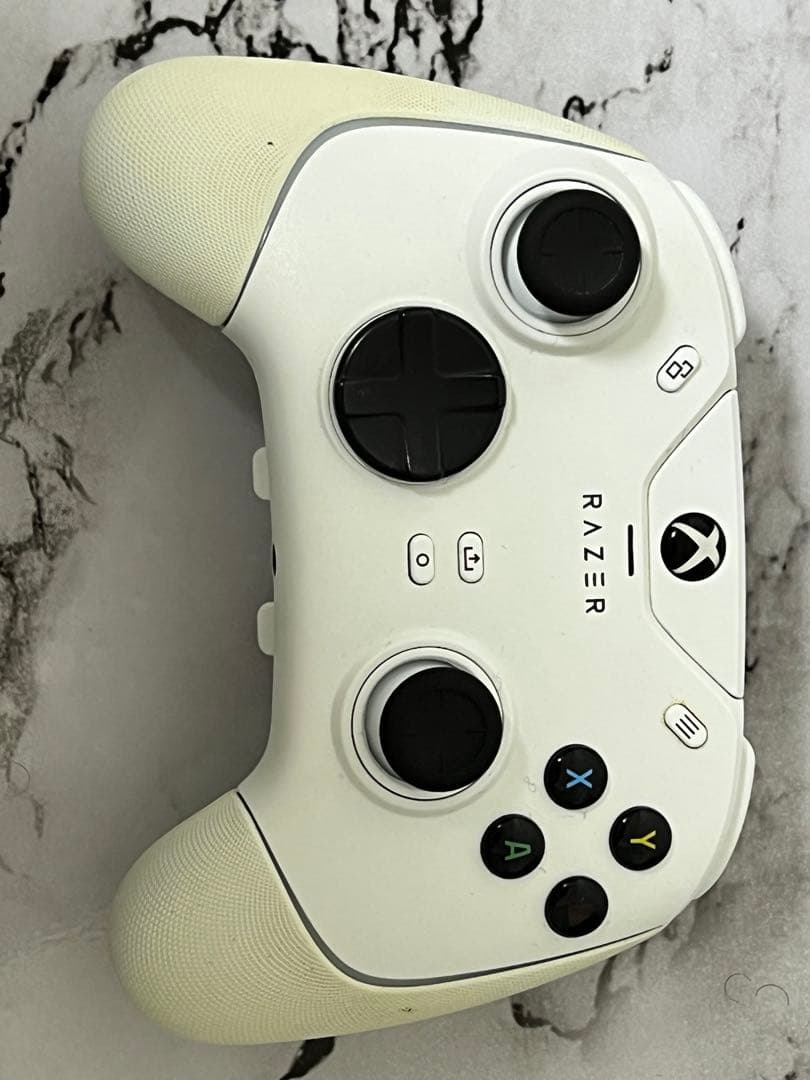 Nintendo Switch Razer Wolverine V2 Chroma (White) Razer Wolverine V2 Chroma Wired Gaming Pro Controller for Xbox