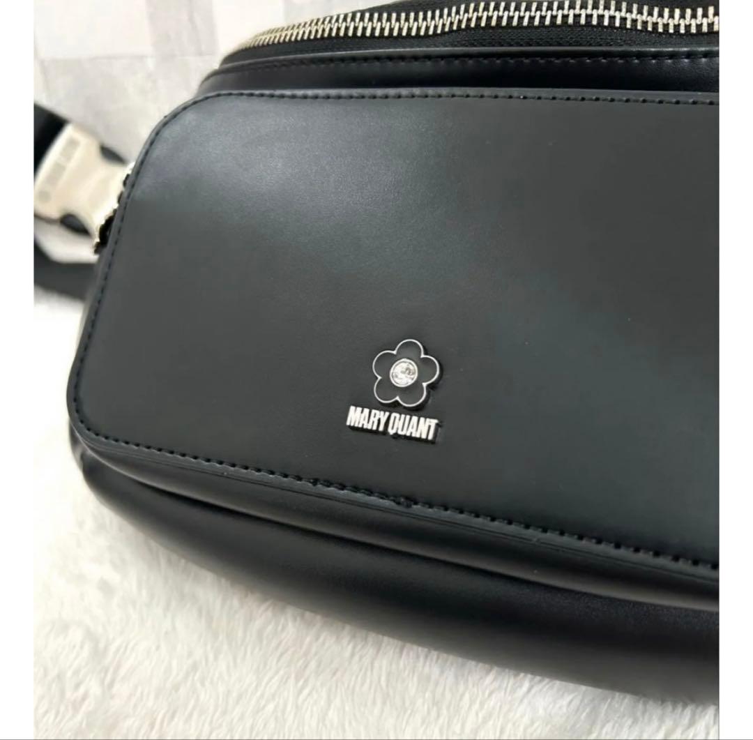極美品✨MARY QUANTエポビジューデイジーポイント ボディバッグ - メルカリ