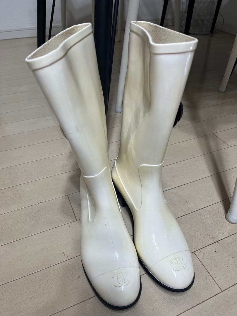 CHANELホワイト カメリアレインブーツ 花モチーフ
