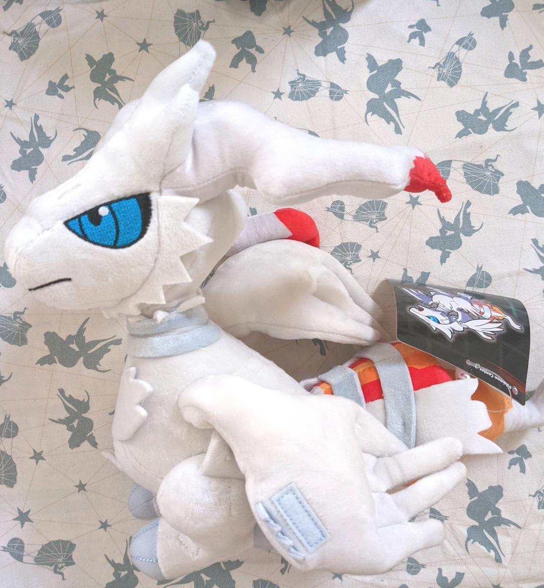 ポケモンセンター　レシラム　ボスごっこ　ぬいぐるみ Amazon.co.jp: ポケモンセンターオリジナル ぬいぐるみ レシラム ボス