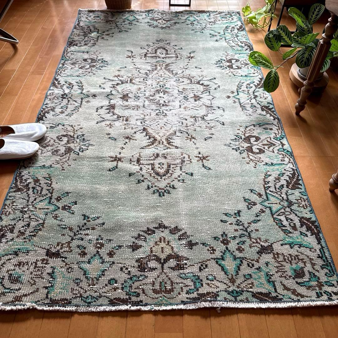 107×194淡いエメラルドグリーン×ブラウン　シャビー　トルコヴィンテージラグ ギャッベ（ギャベ）専門店 インプレッションオブギャッベ / オーバー