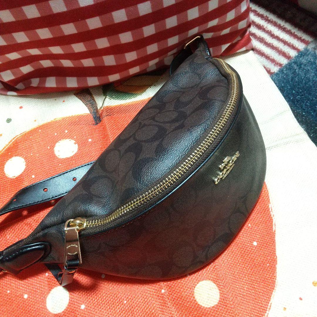 COACH ロゴ入りブラウンレザーボディバッグの通販｜www.reigneleven.com