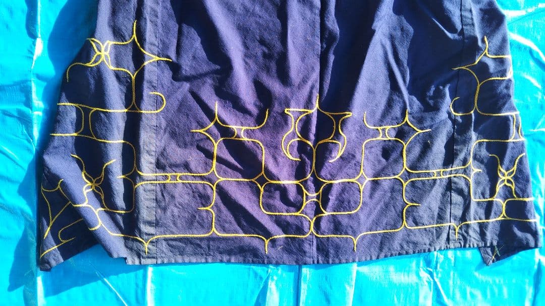 2月限定)アイヌ伝統衣装 当時物 手縫い刺繍 歴史的保存品 - メルカリ