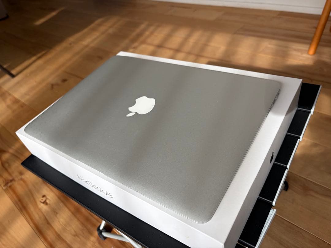 ★美品★MacBook Air 13インチ 2017 シルバー 本体 箱付き MacBook Air (13-inch, 2017) 本体 Amazon.co.jp: 【整備済み品