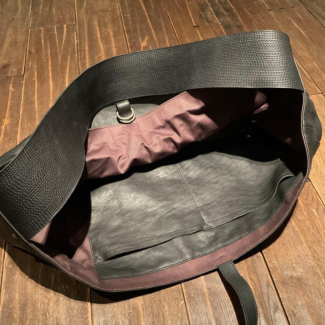 偽*ん様 T.T ニュースペーパーバッグ レザー製 - メルカリ