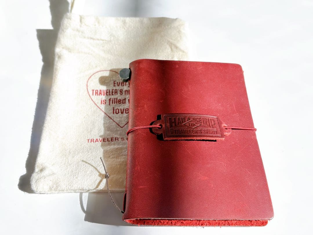トラベラーズノート　レッド　パスポートサイズ　LOVE&TRIP カバーのみ TRAVELER'S notebook Passport Size LOVE AND TRIP Red / レッド