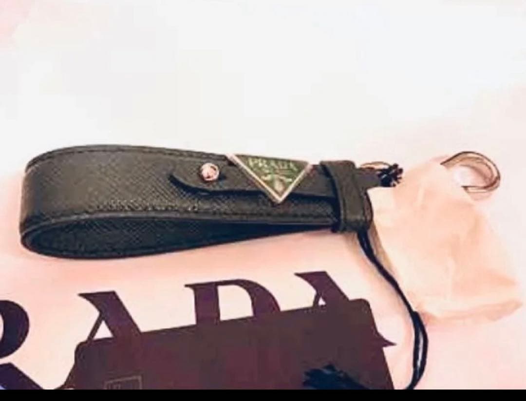 専用☆新品☆保存袋付☆プラダ☆2025春夏ー秋冬限定☆ダークグリーン