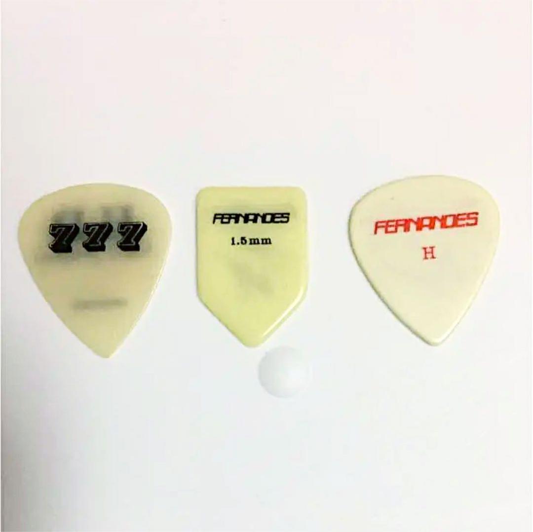 ハウンドドッグ ミキシングスタッフから貰った ギターピック - メルカリ