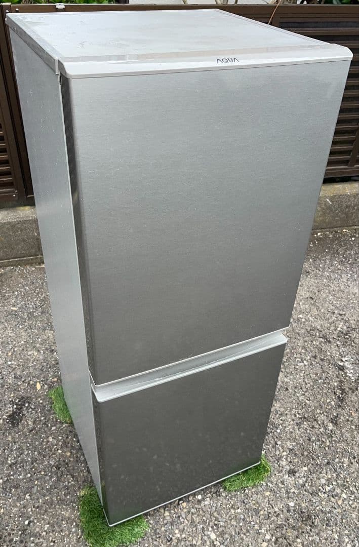 アクア冷凍冷蔵庫126L 横縞模様強化ガラス棚自動霜取り機能付き2022年製