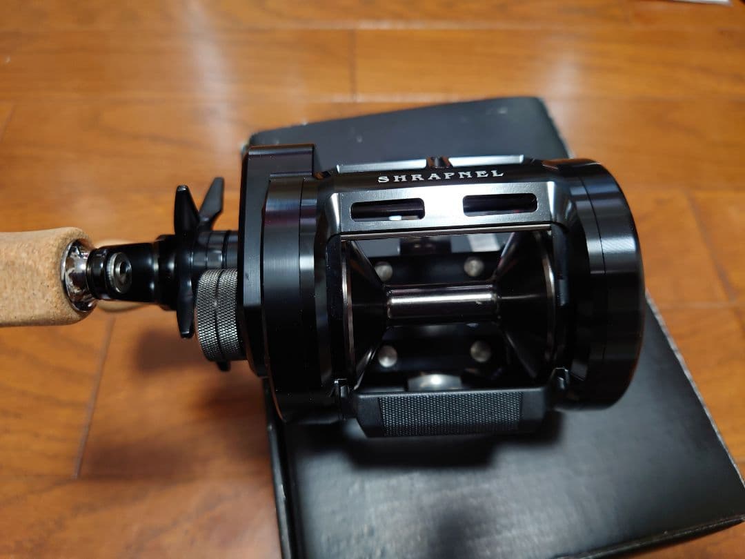 RYOGA SHRAPNEL ベイトリール 新品未使用品、パワーコルクノブ付き
