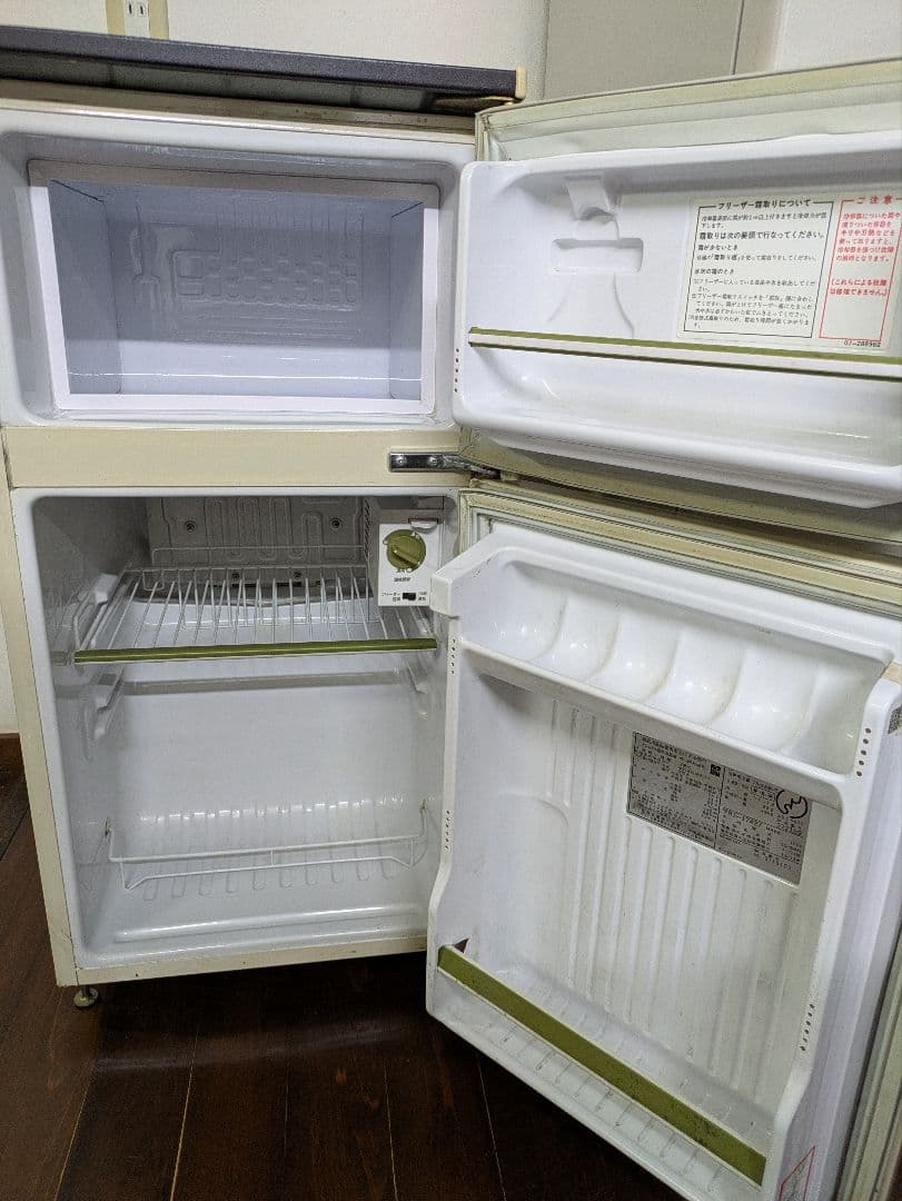 西*ン様 ミニ冷蔵庫 イラスト付き ホワイト - メルカリ