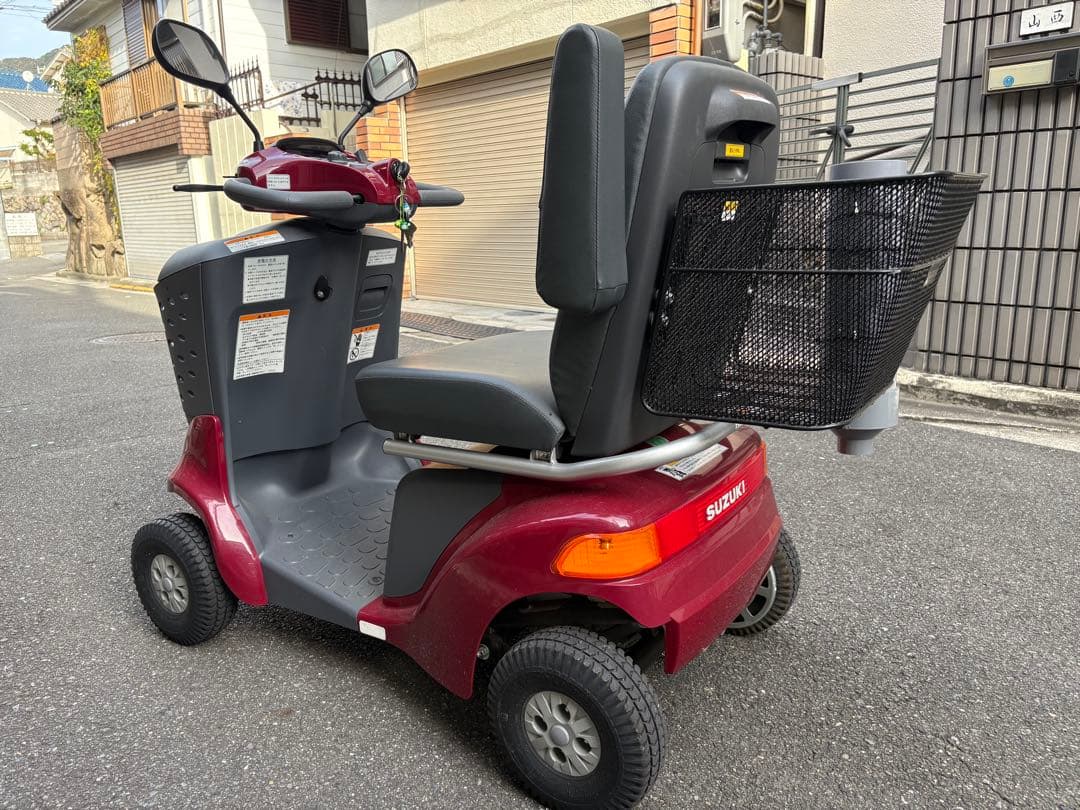 ン様 スズキ セニアカー 室内保管でキレイです - メルカリ