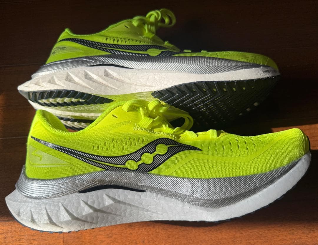 サッカニー エンドルフィン スピード 4 イエロー 26.0cm