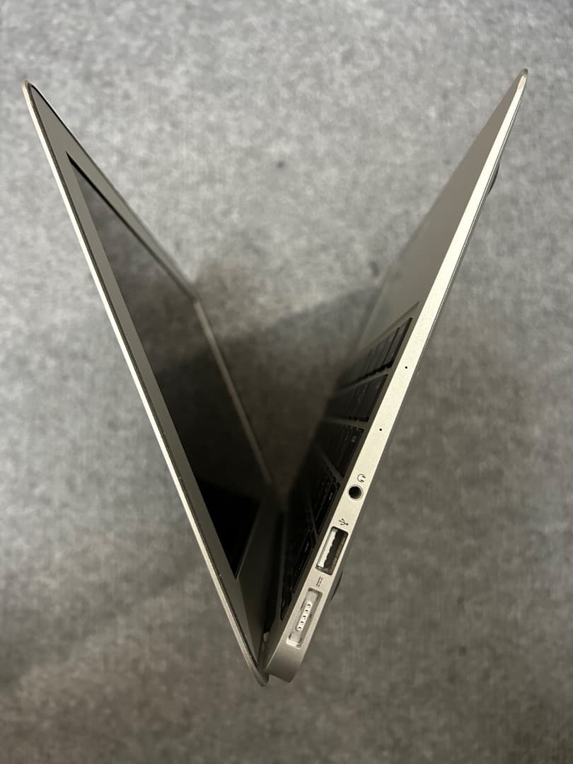 Macbook Air Corei5 1.6Ghz 11インチ 最終2016年製