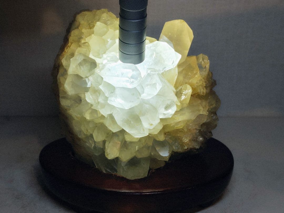 水晶 1.5kg クォーツ 原石 鑑賞石 自然石 誕生石 鉱物 鉱石 水石 宝石