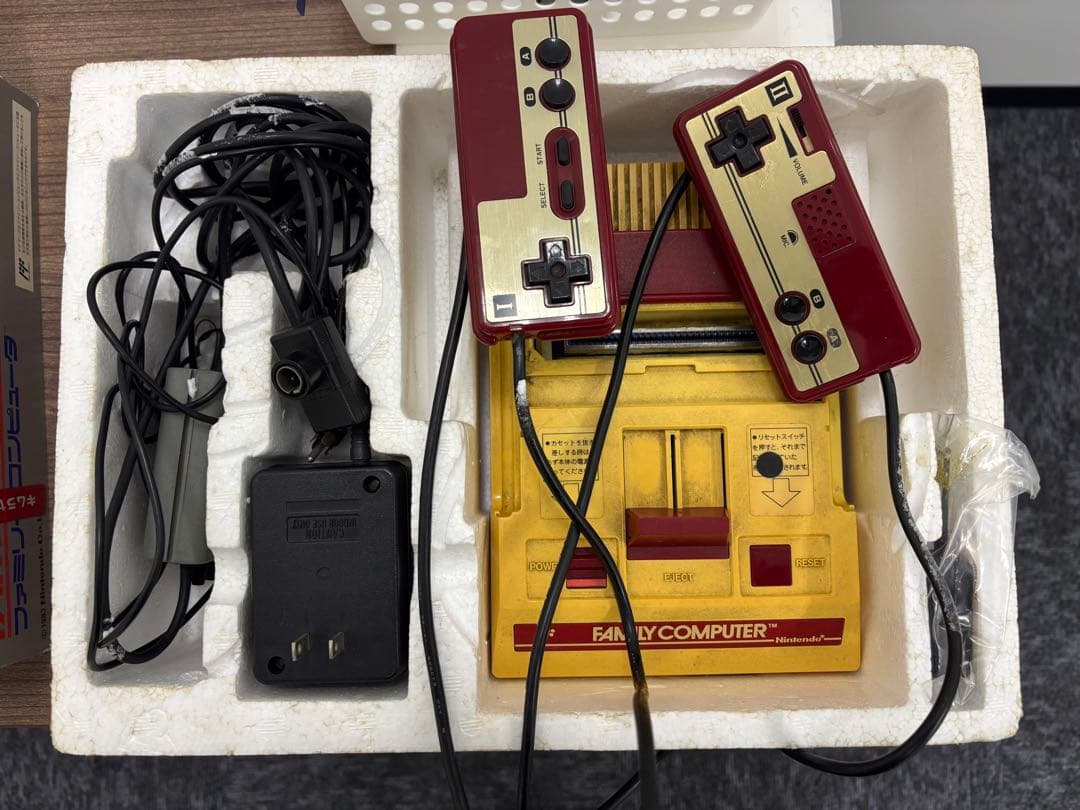 超レア商品 ファミリーコンピュータ HVC-001 本体とゲームソフト