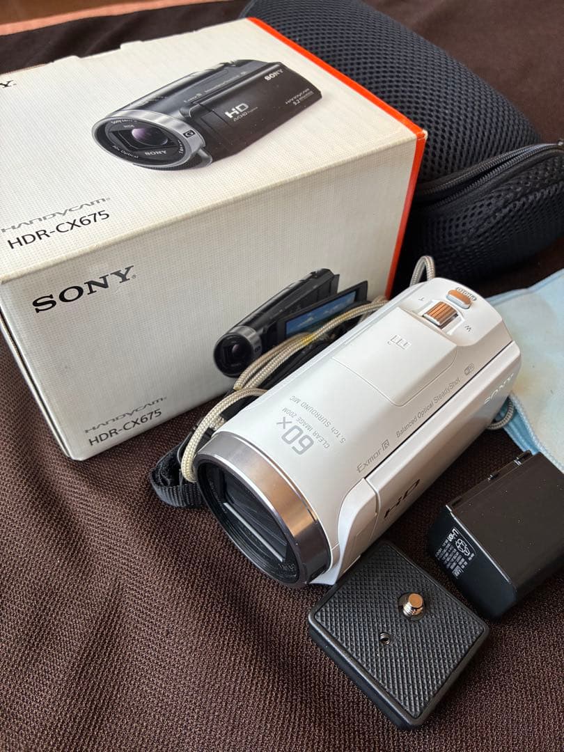 SONY HANDYCUM HDR-CX675 箱、バッテリー2つ、ケース付き Sony HDR-CX675 Full HD Handycam Kit with Two Batteries & 32GB