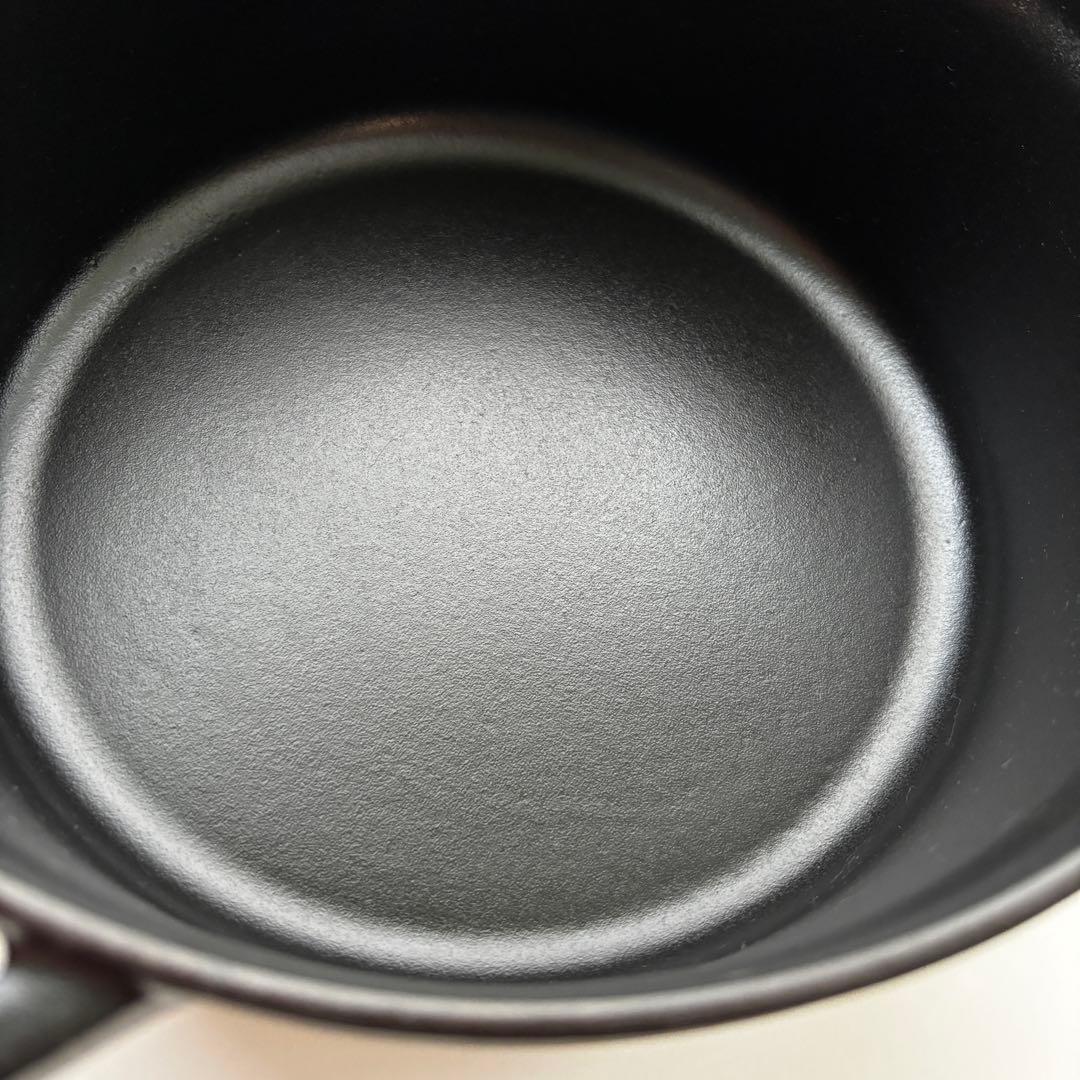 ストウブ　ピコ・ココットラウンド　ブラック　24cm 3.8L 鋳物ホーロー鍋