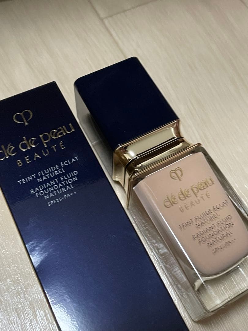 クレ・ド・ポー ボーテ テイントフルイドエクラナチュレル 35ml クレ・ド・ポー ボーテ / タンフリュイドエクラ ナチュレルの公式商品