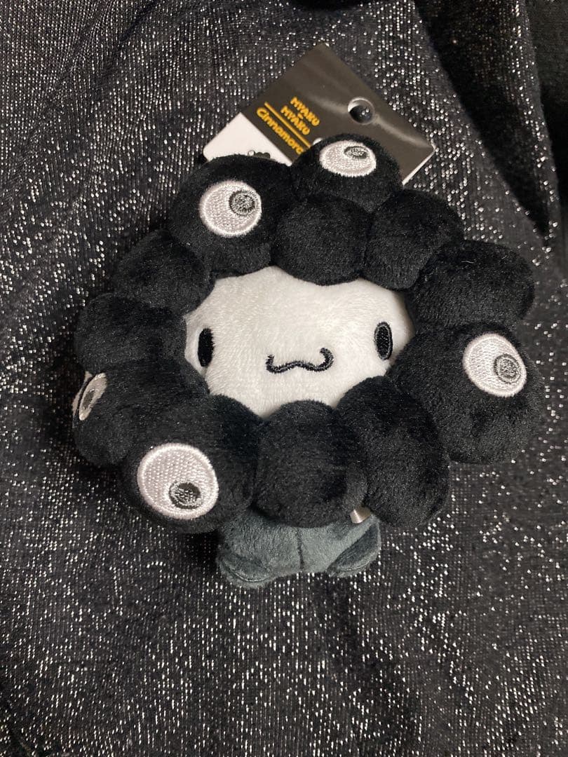 大阪 万博 ミャクミャク サンリオ 黒 カラビナ シナモロール シナモン