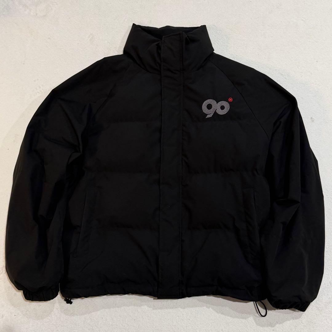 9090 ダウンジャケット ユニセックス ドローコード ブラック 短丈 刺繍