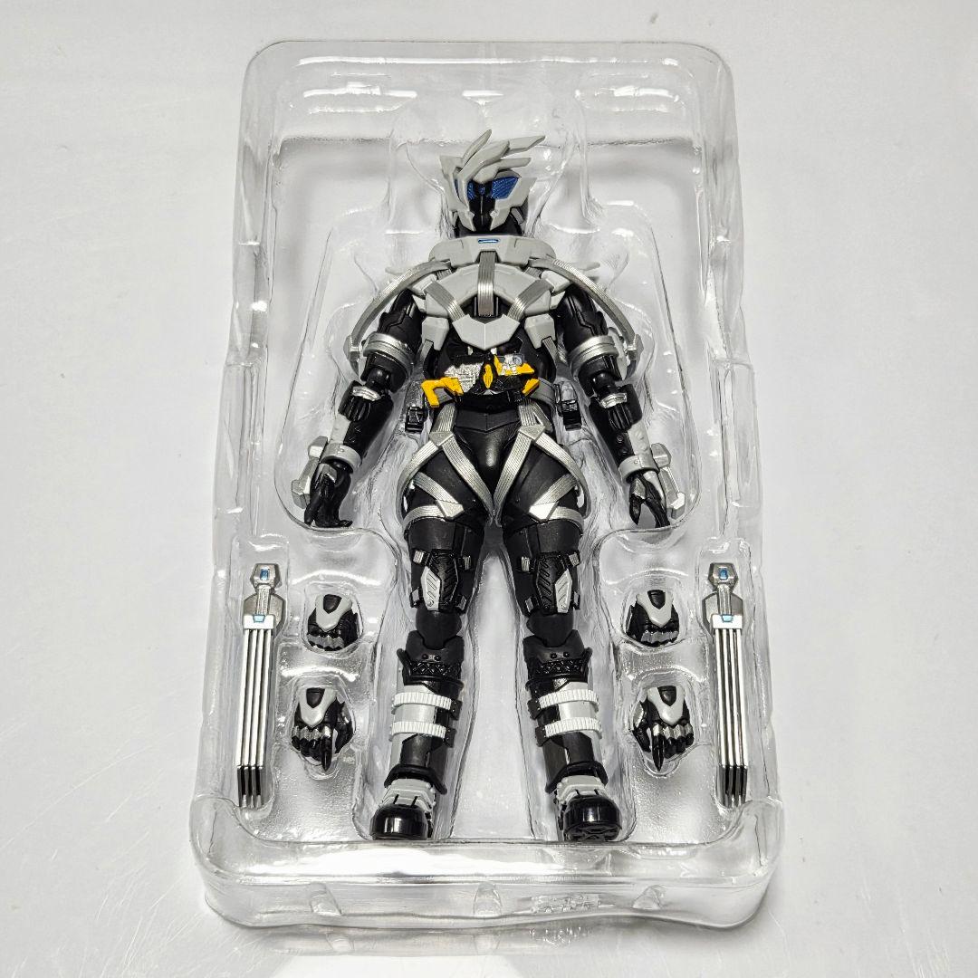 S.H.Figuarts　仮面ライダー　滅　亡　迅　雷