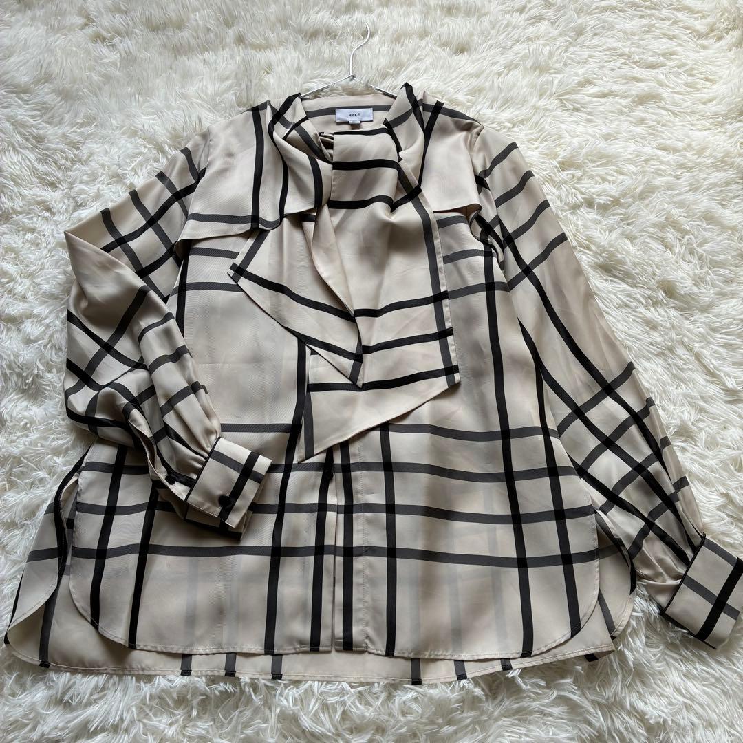 美品✨HYKE ハイク ボウタイブラウス サイズ2 ベージュ チェック柄 美品✨HYKE ハイク ボウタイブラウス サイズ2 ベージュ チェック柄