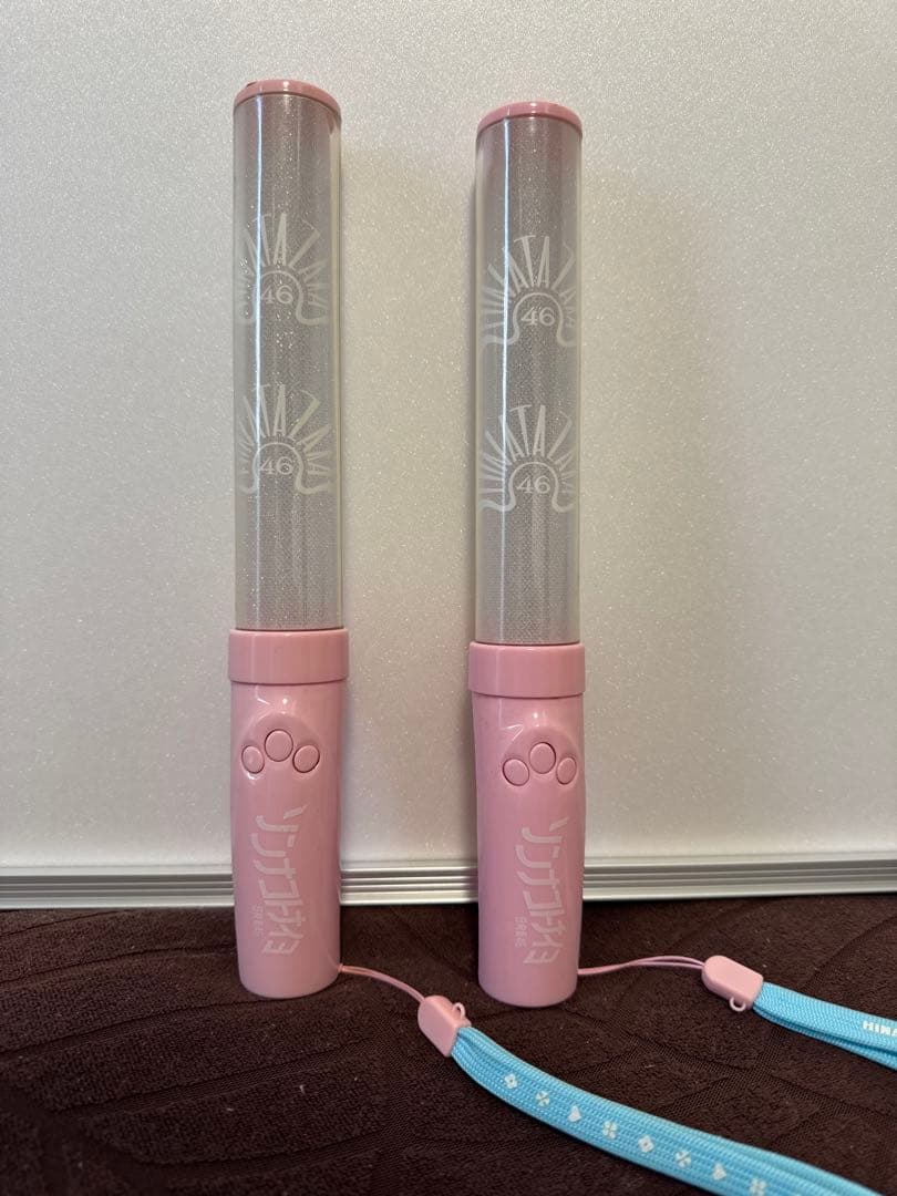 日向坂46 1st写真集、ペンライト、書本、ペンライト他 - メルカリ