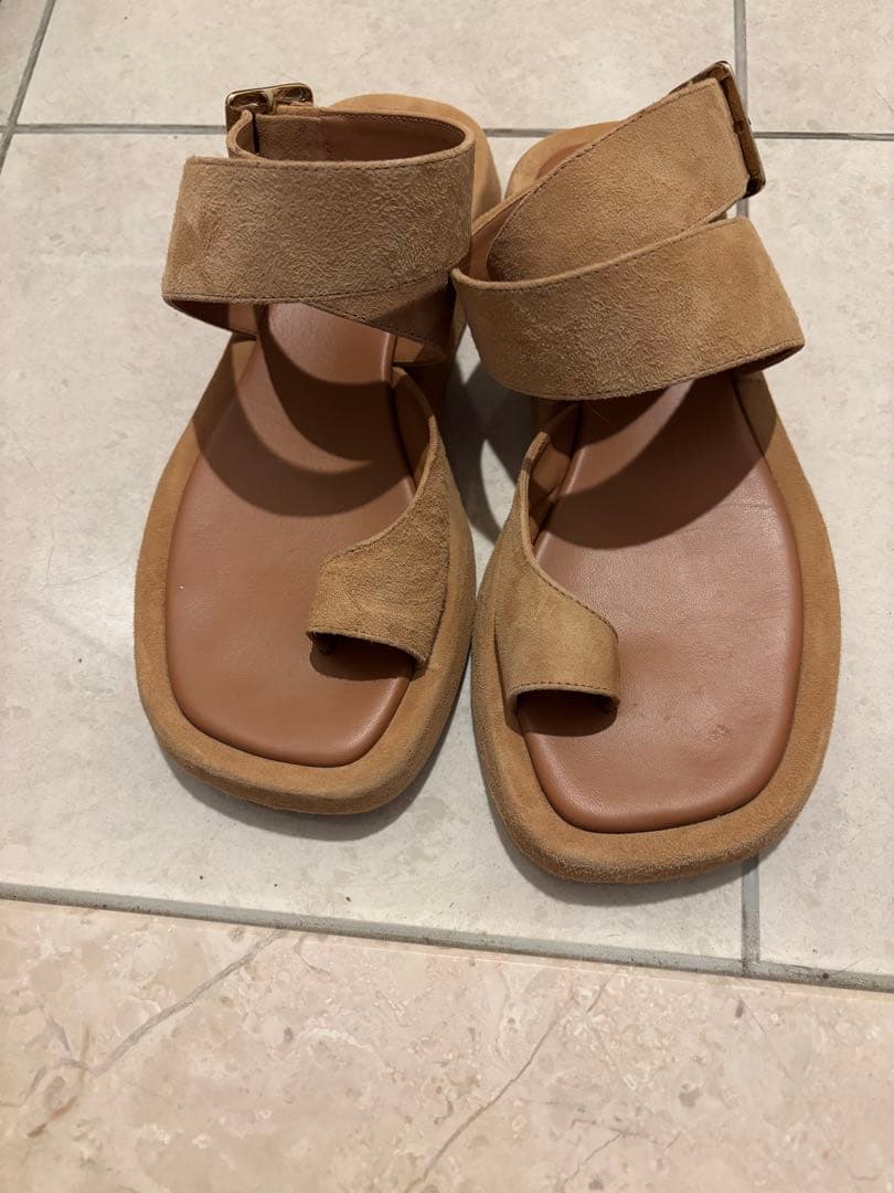 美品！アパルトモン ジア ボルギーニ】 SUEDE ANKLE STRAP - メルカリ