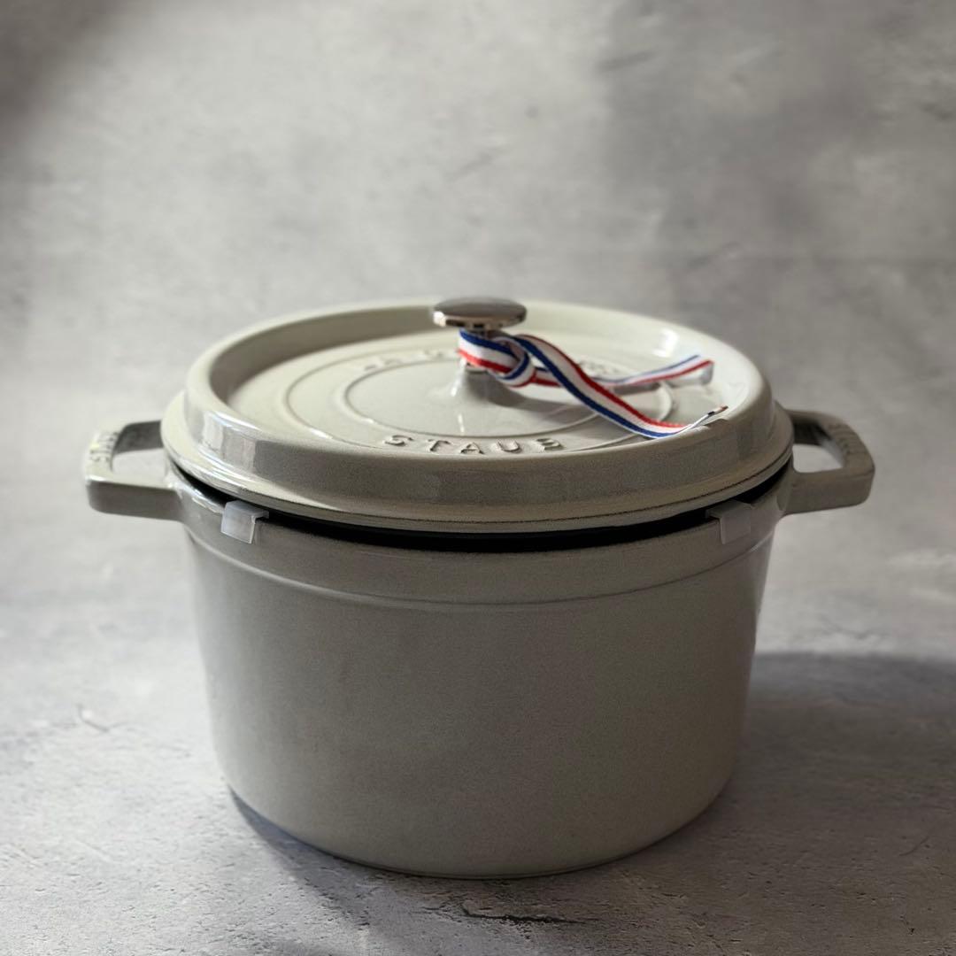 グランドココット 24cmラウンド, カンパーニュ, 鋳鉄 - メルカリ