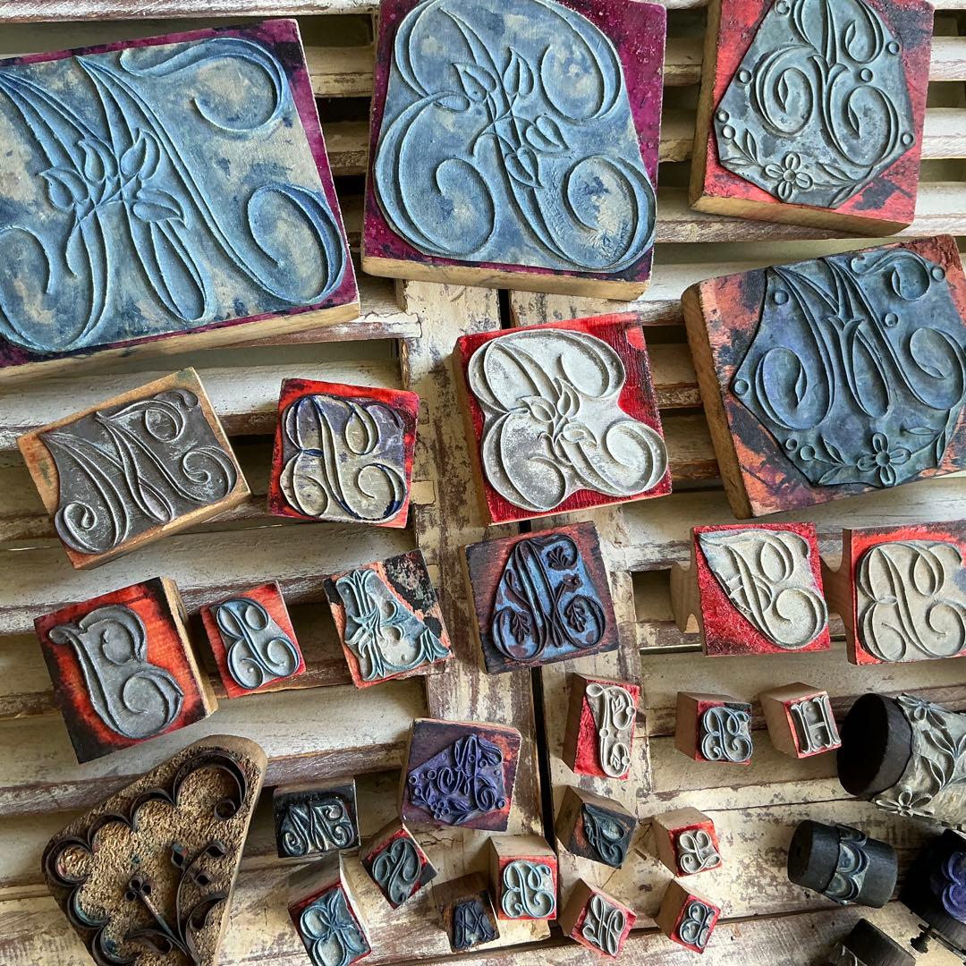 ♡沢山♡　フランス　アンティーク　刺繍　イニシャル　モノグラム　スタンプ 2点あり！布地用イニシャルスタンプ フランスアンティーク