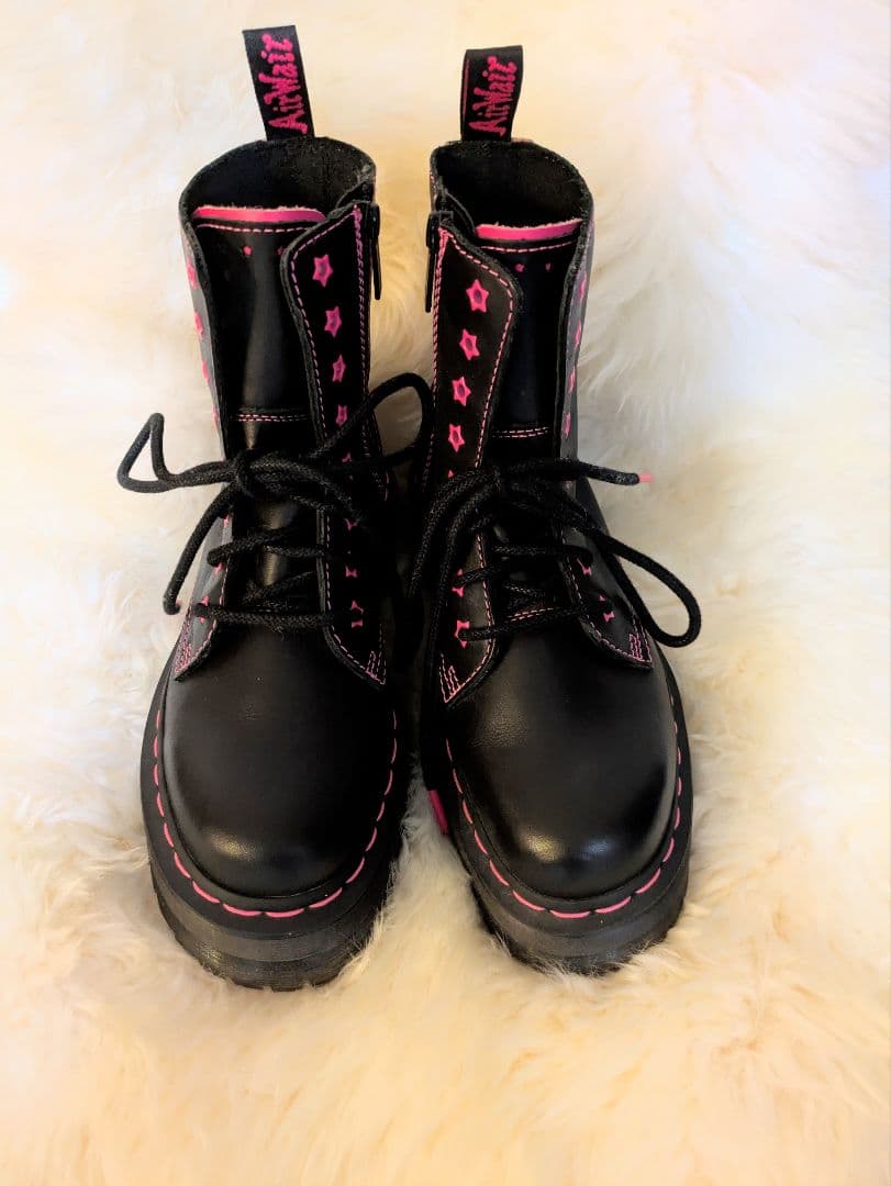 Dr. Martens JADON II STAR 8ホールブーツ UK5 Jadon II Boot Neon Star Leather Platforms in Black | Dr. Martens