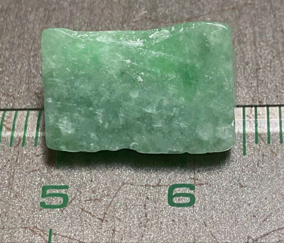 金山谷産 緑色］ 糸魚川翡翠2g ヒスイ ひすい - メルカリ