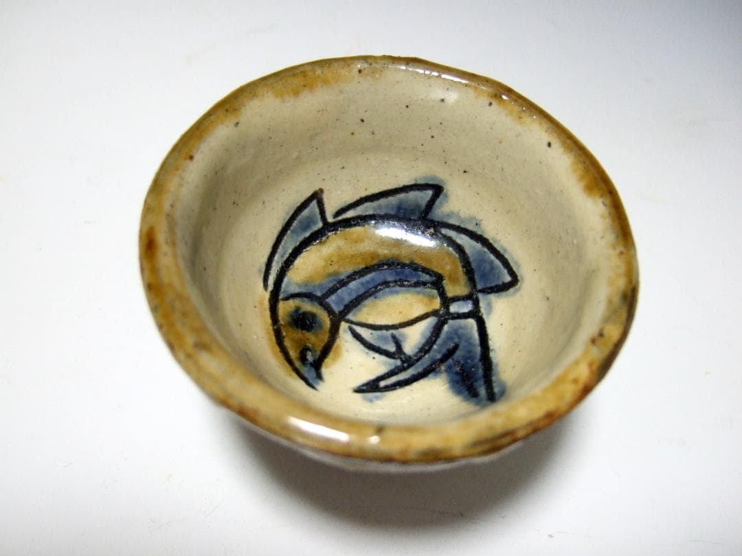 人間国宝 金城次郎 壺屋焼 魚文 盃 ぐい呑み サイン彫無 沖縄 酒器