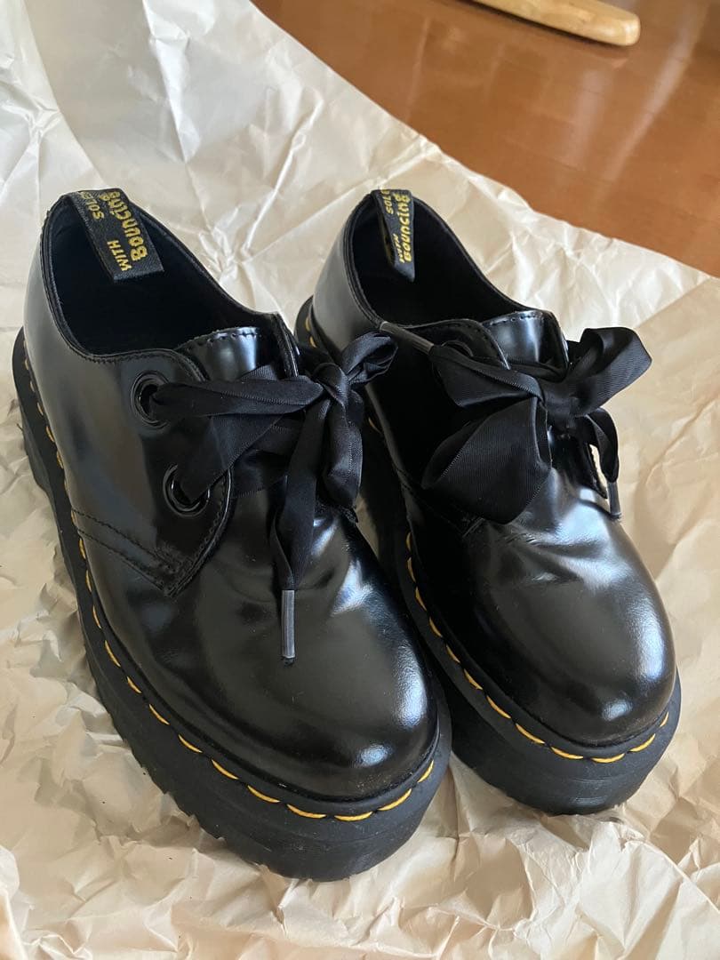 ス*ょ様 【ドクターマーチン】厚底ブラックシューズ リボン付き