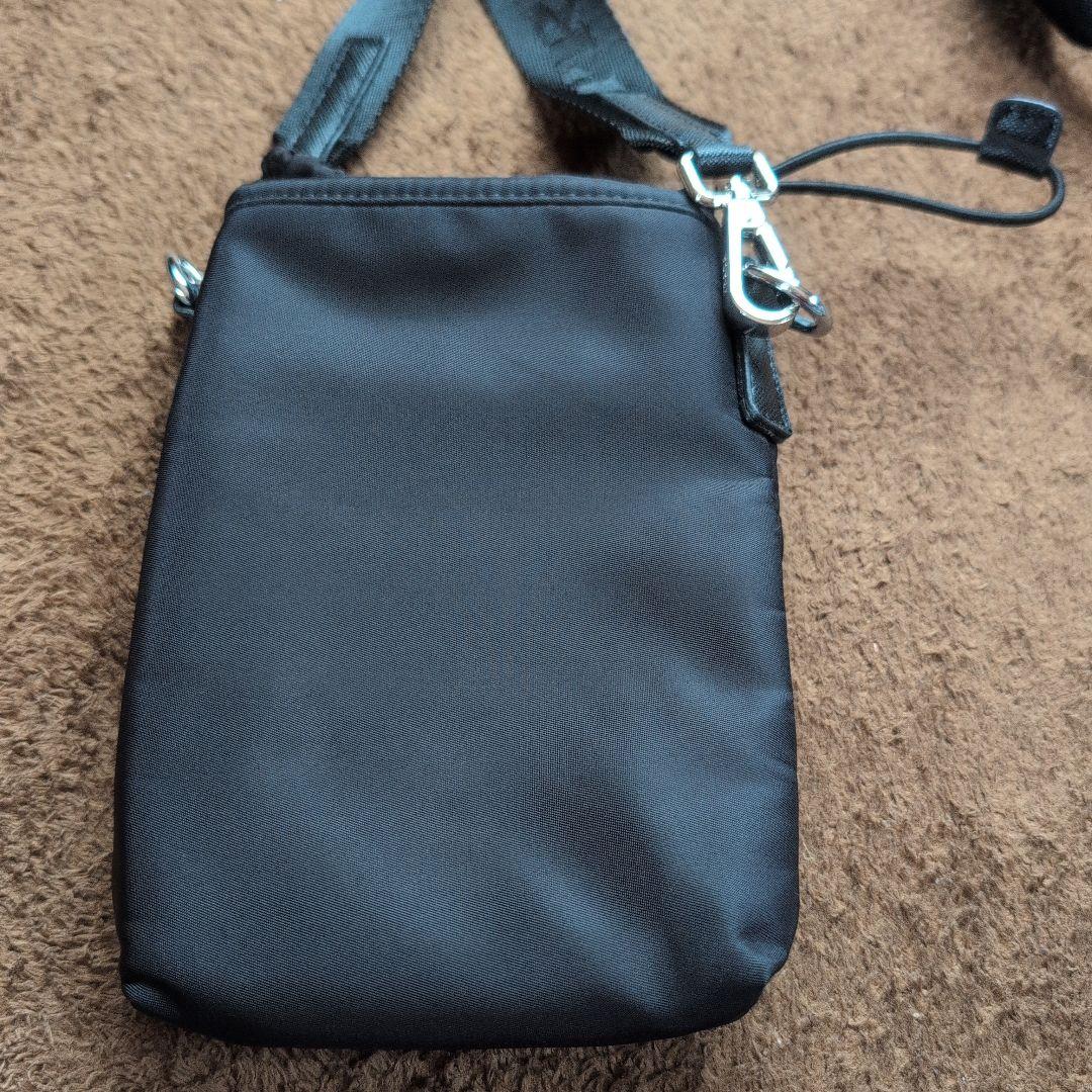 PRADA ノベルティプラダ スマホショルダー ブラック - メルカリ