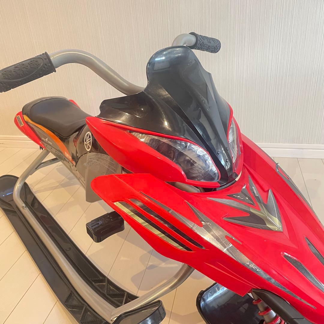 ヤマハ スノーモービル型 ソリ レッド 子供用 - メルカリ