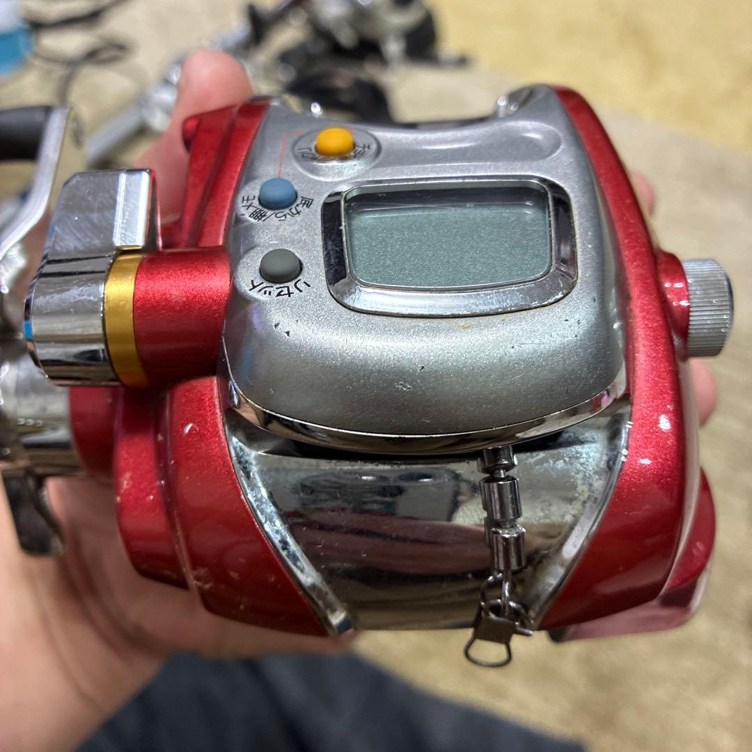 デジタル表示 電動リール レッド - メルカリ