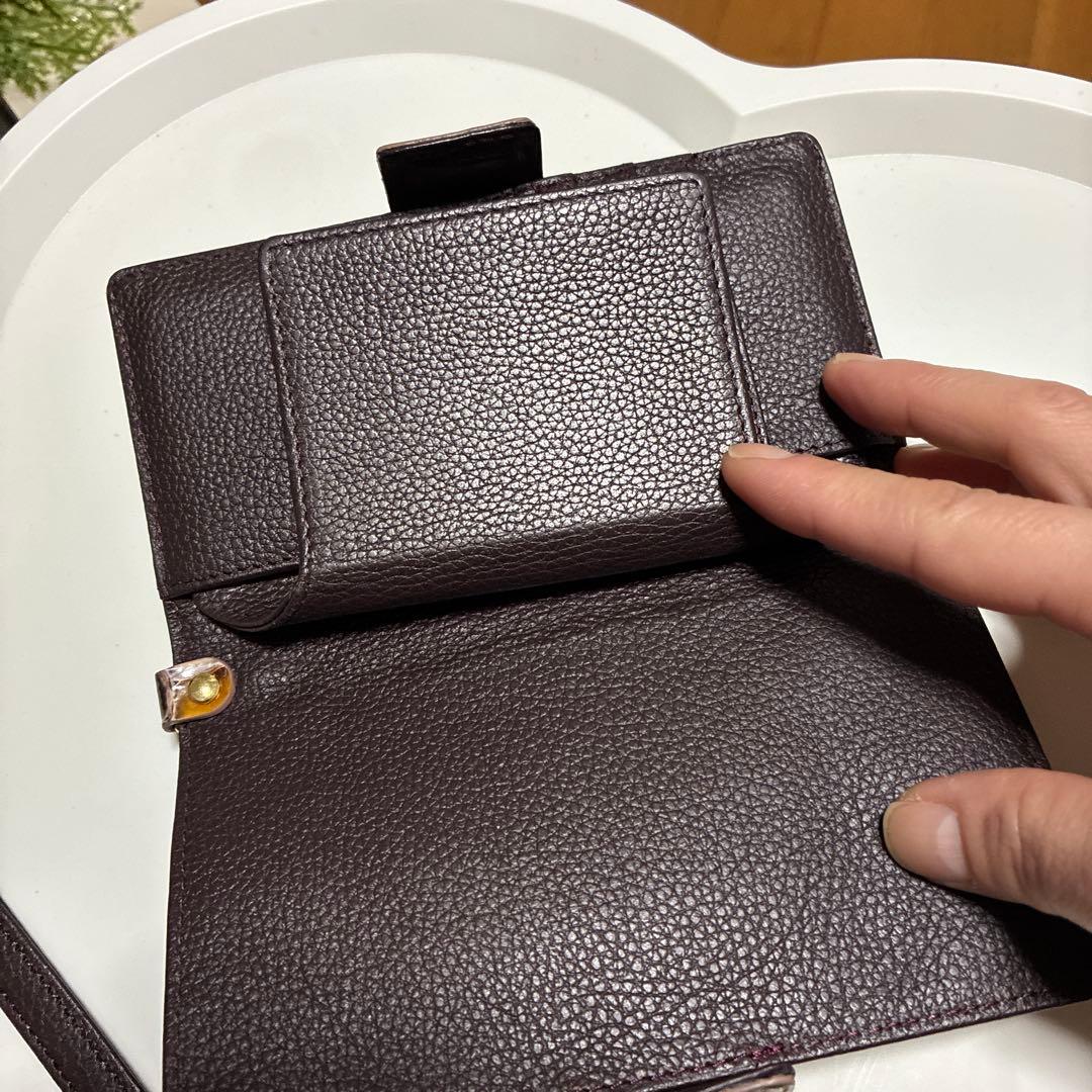 アタオ スマホケース ハンドストラップ付き