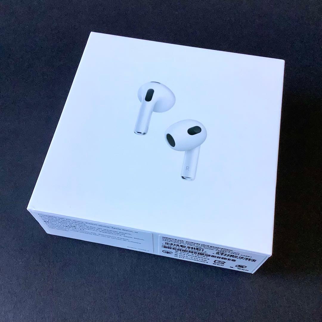 Apple AirPods（第3世代）Lightningケース付き Lightning充電ケース付きAirPods（第3世代） MPNY3J/A [ワイヤレス