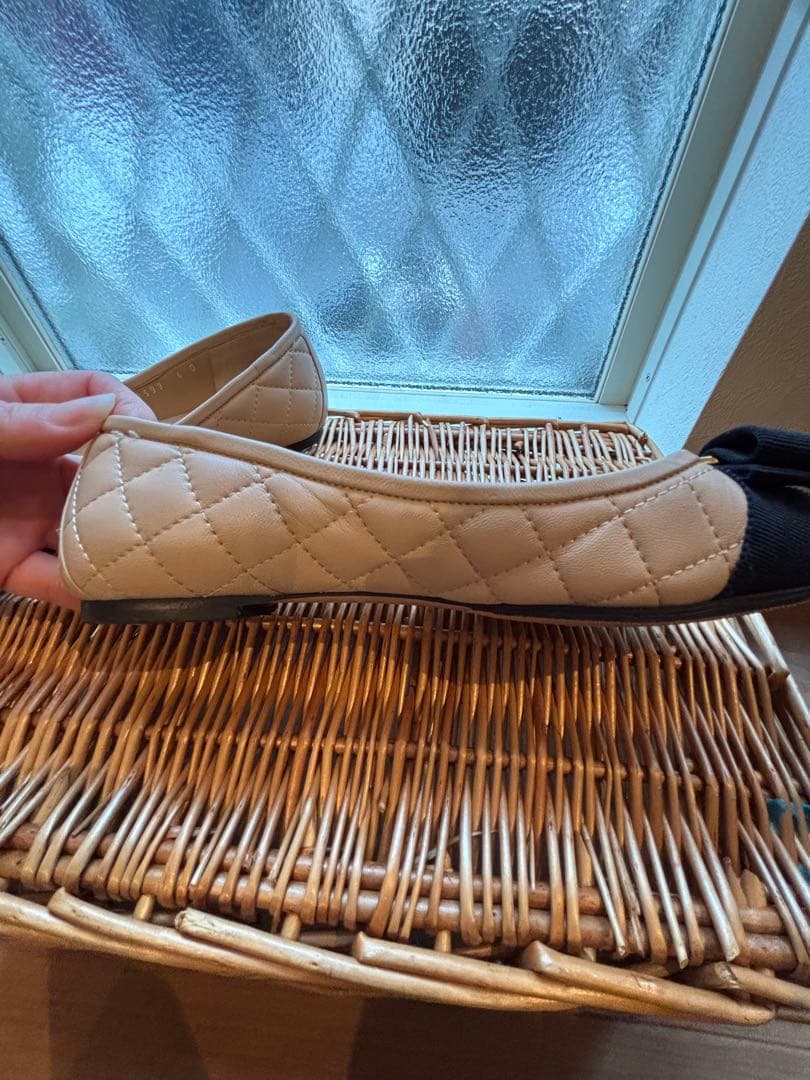 美品】23.5フェラガモ リボン ローヒール フラットピンク6D【専用袋