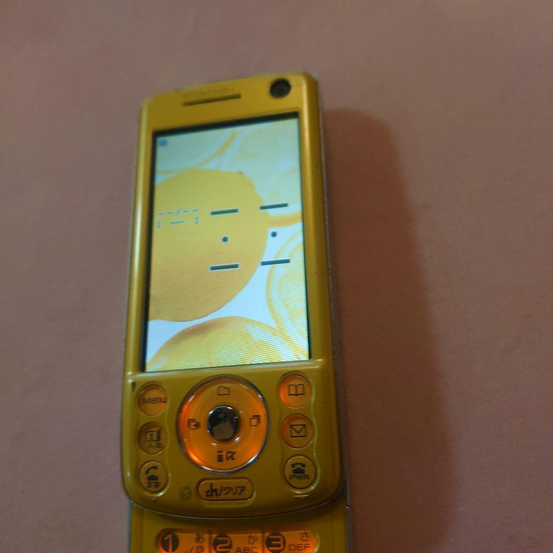 D902i docomo ガラケー 黄色 - メルカリ